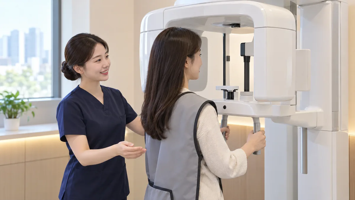 CT를 함께 보며 뼈와 잇몸을 평가합니다